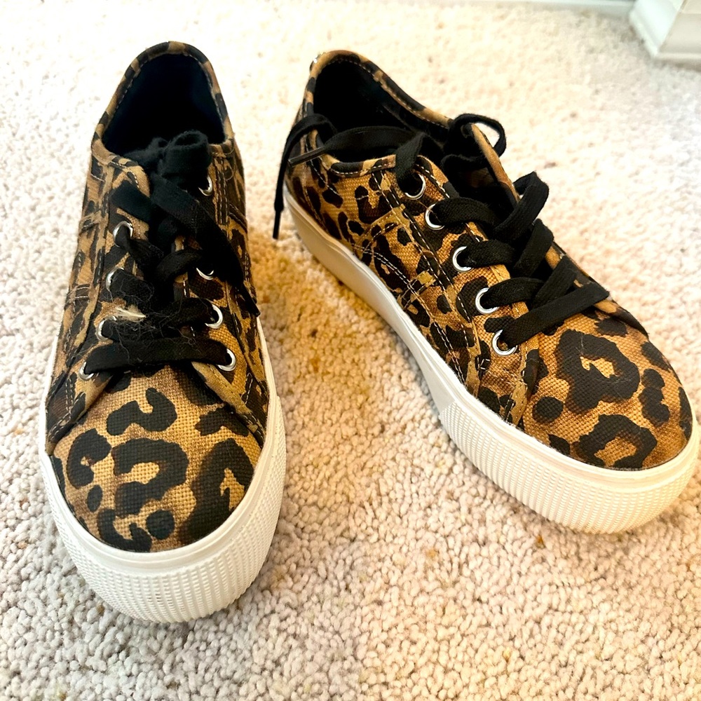 worn once Steve Madden cheetah print canvas platform sneakers - size 5.5 womens